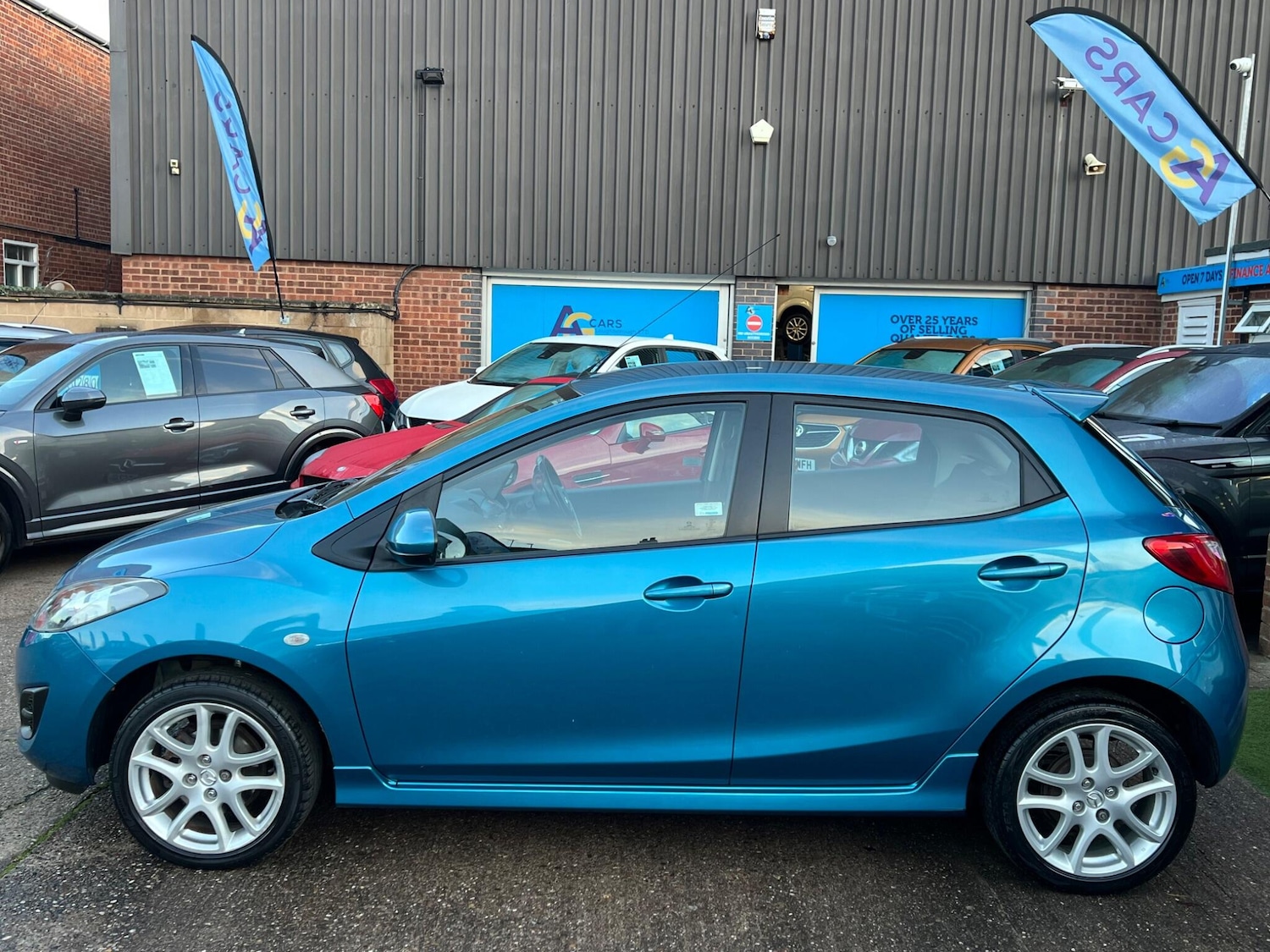 Used Mazda Mazda2 2011 for sale - 76780671: Photo 9