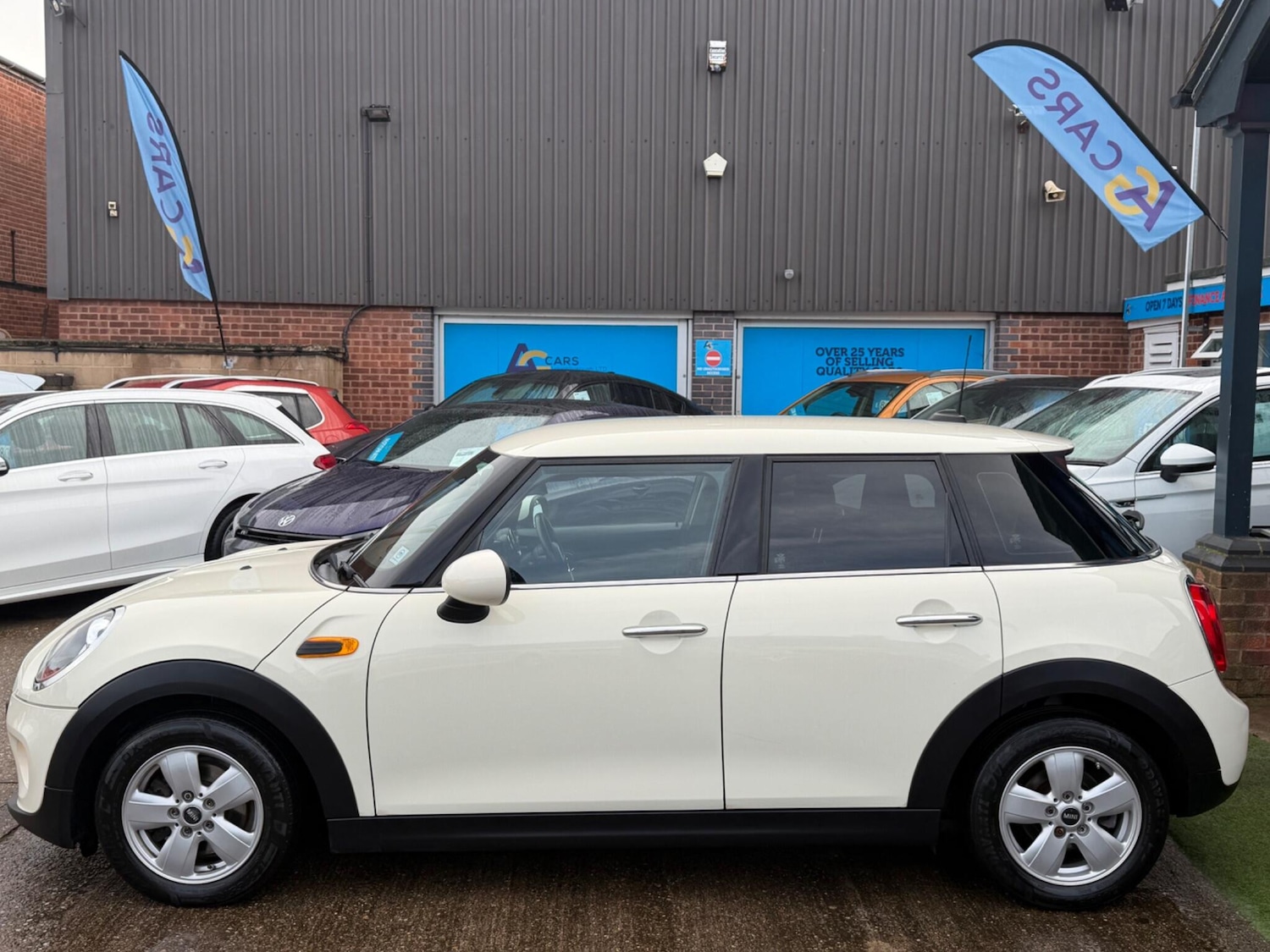 Used MINI Hatch 2015 for sale - 77625424: Photo 9