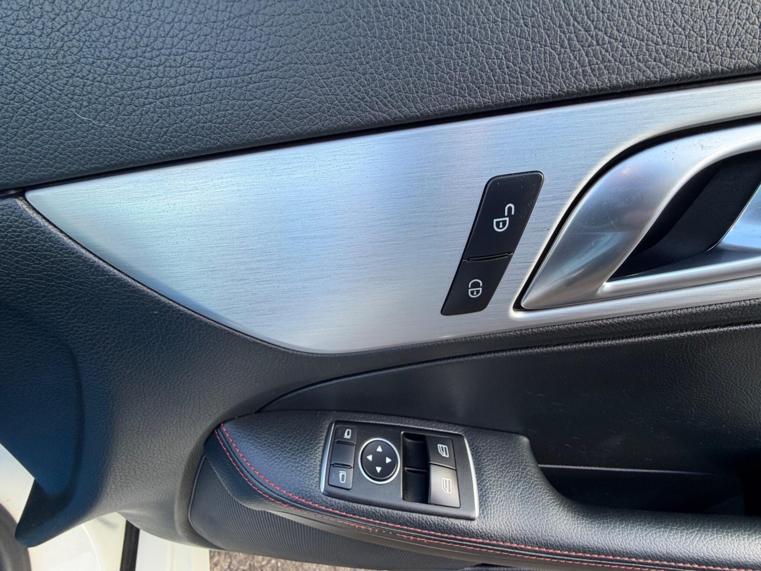 Used Mercedes-Benz SLK 2012 for sale - 77658201: Photo 24