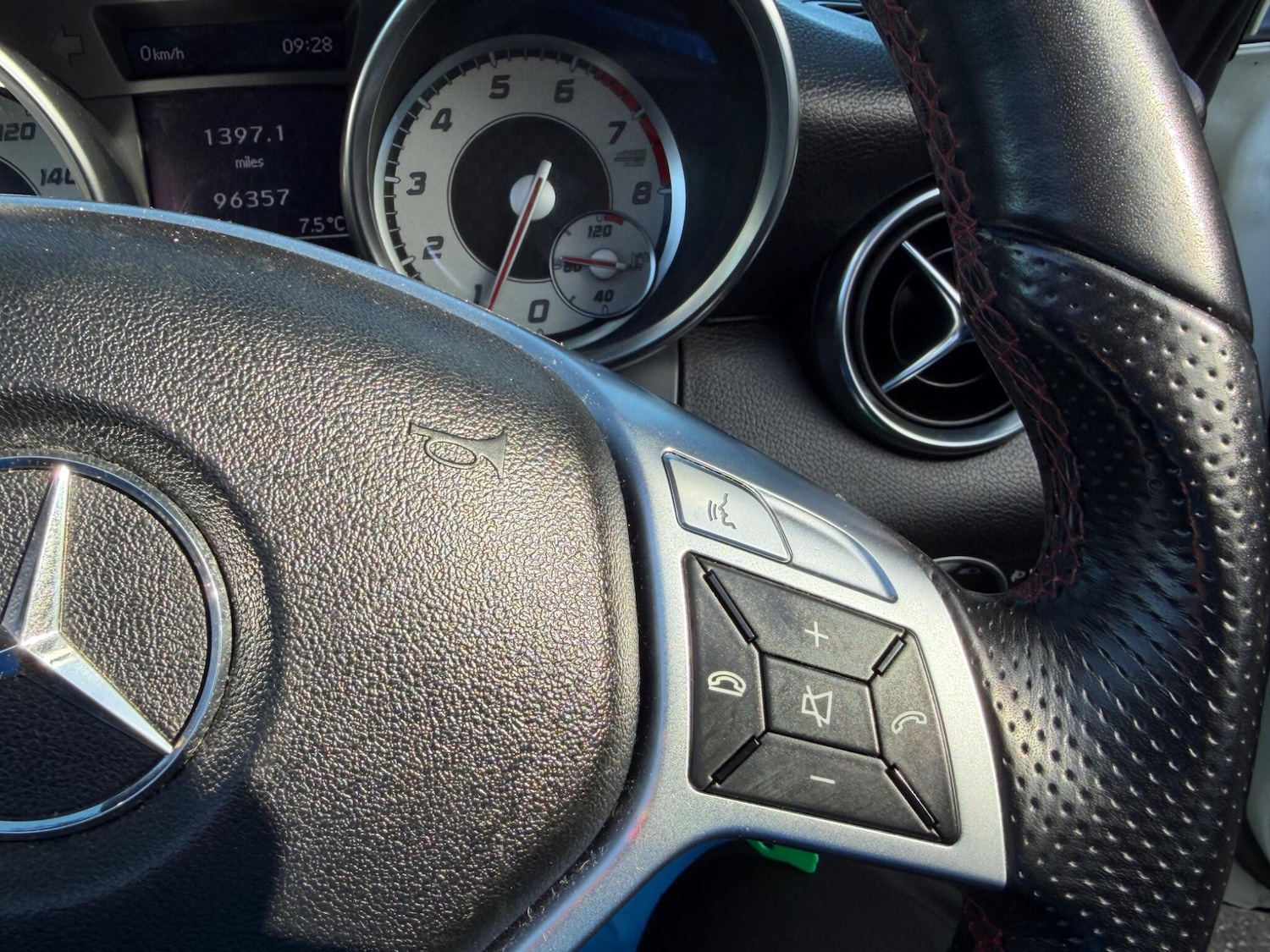 Used Mercedes-Benz SLK 2012 for sale - 77658201: Photo 26