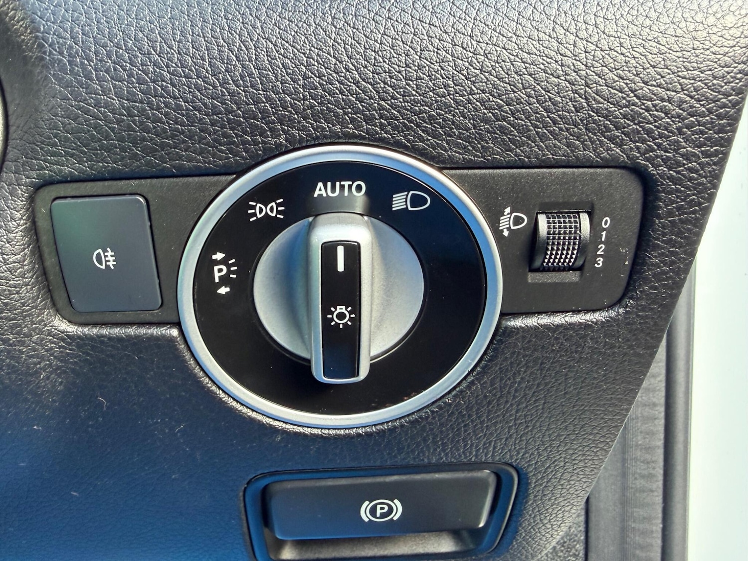 Used Mercedes-Benz SLK 2012 for sale - 77658201: Photo 27