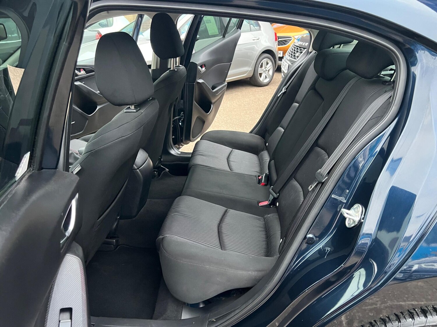 Used Mazda Mazda3 2014 for sale - 76201185: Photo 5