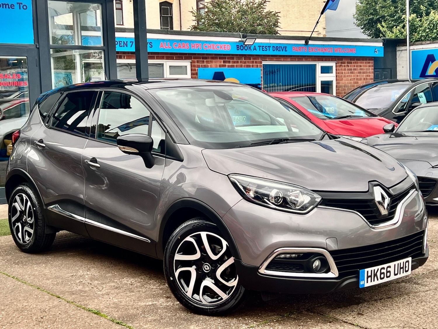 Used Renault Captur 2016 for sale - 76059968: Photo 1