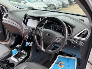 Used Hyundai Santa Fe 2016 for sale - 79349232: Photo