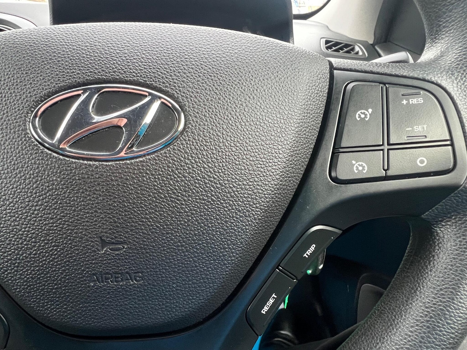 Used Hyundai i10 2018 for sale - 76832490: Photo 24