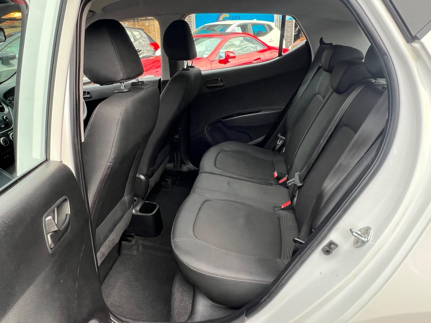 Used Hyundai i10 2018 for sale - 76832490: Photo 31