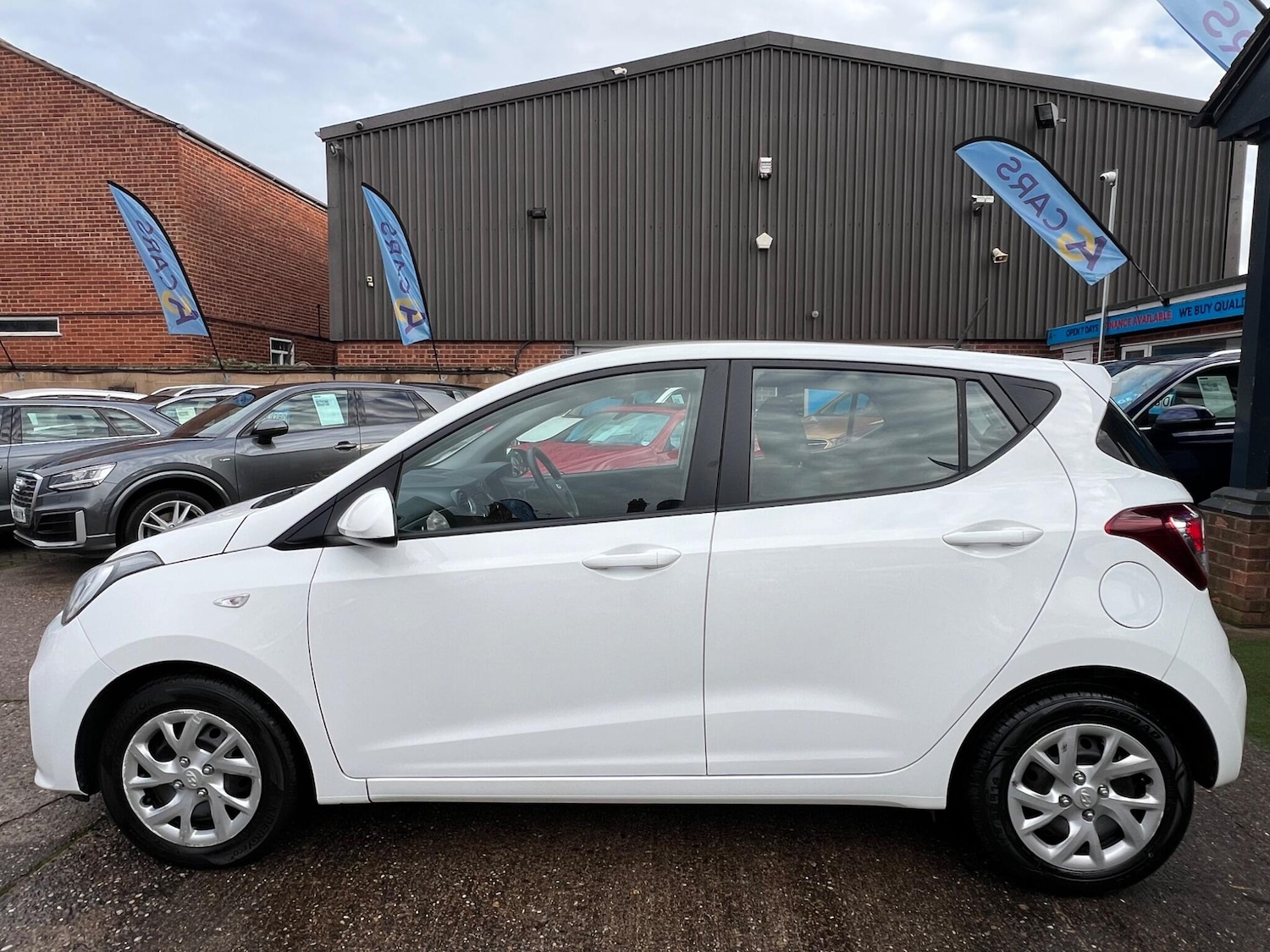 Used Hyundai i10 2018 for sale - 76832490: Photo 42