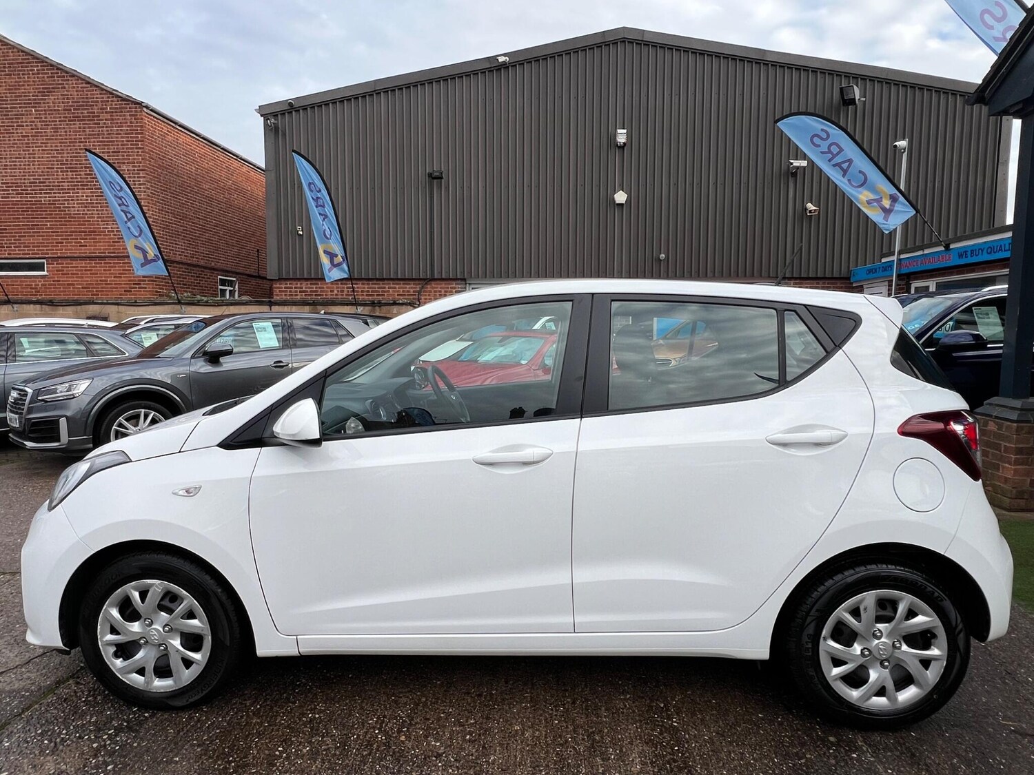 Used Hyundai i10 2018 for sale - 76832490: Photo 48