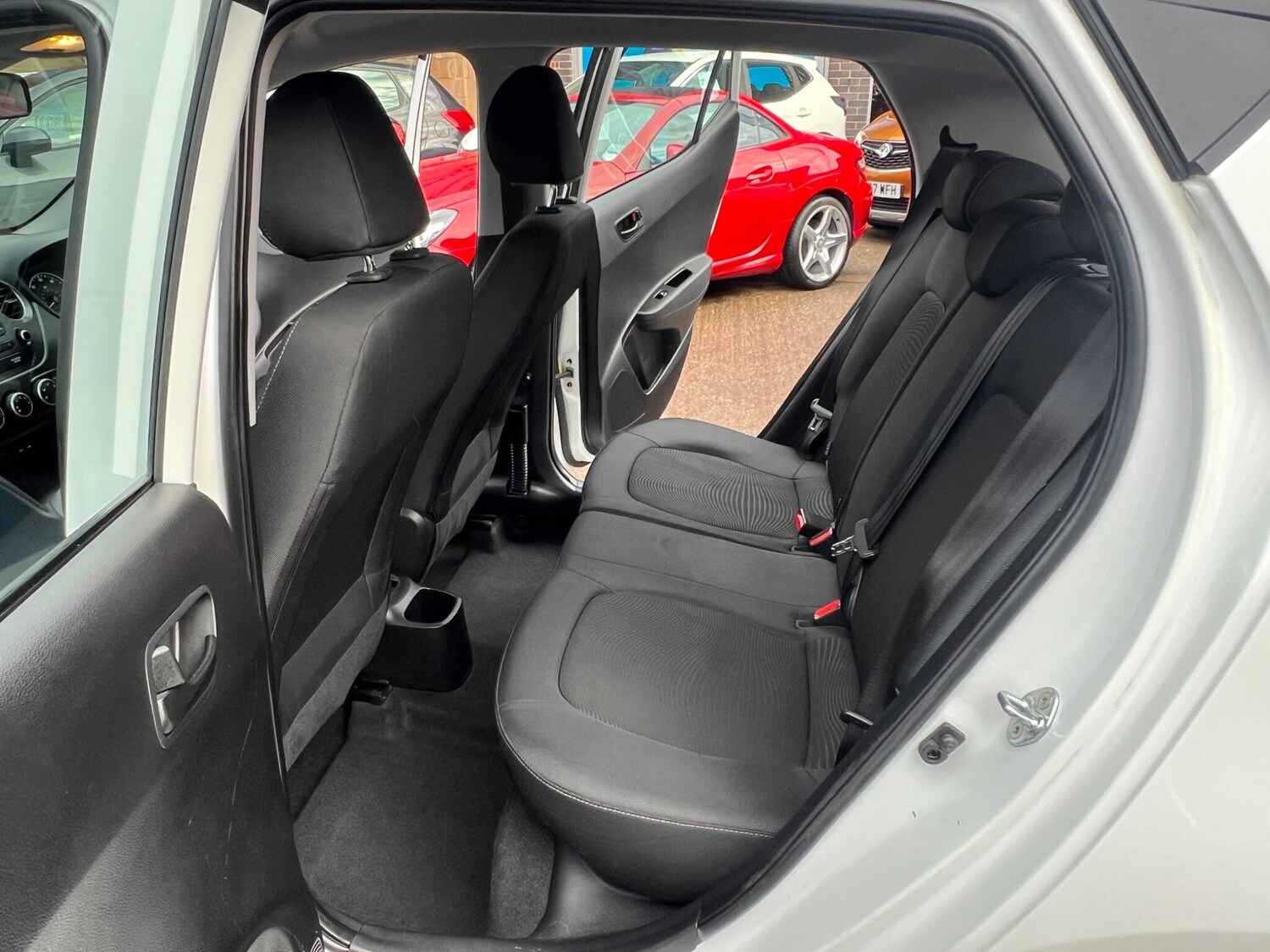 Used Hyundai i10 2018 for sale - 76832490: Photo 5