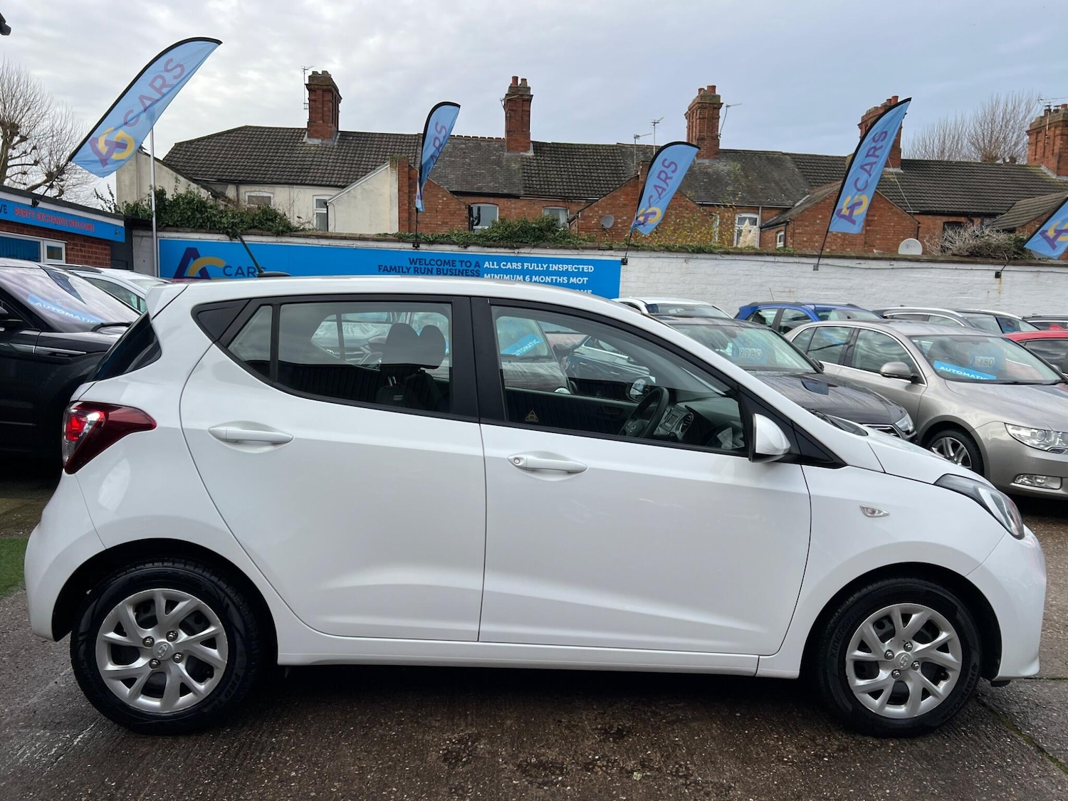 Used Hyundai i10 2018 for sale - 76832490: Photo 8