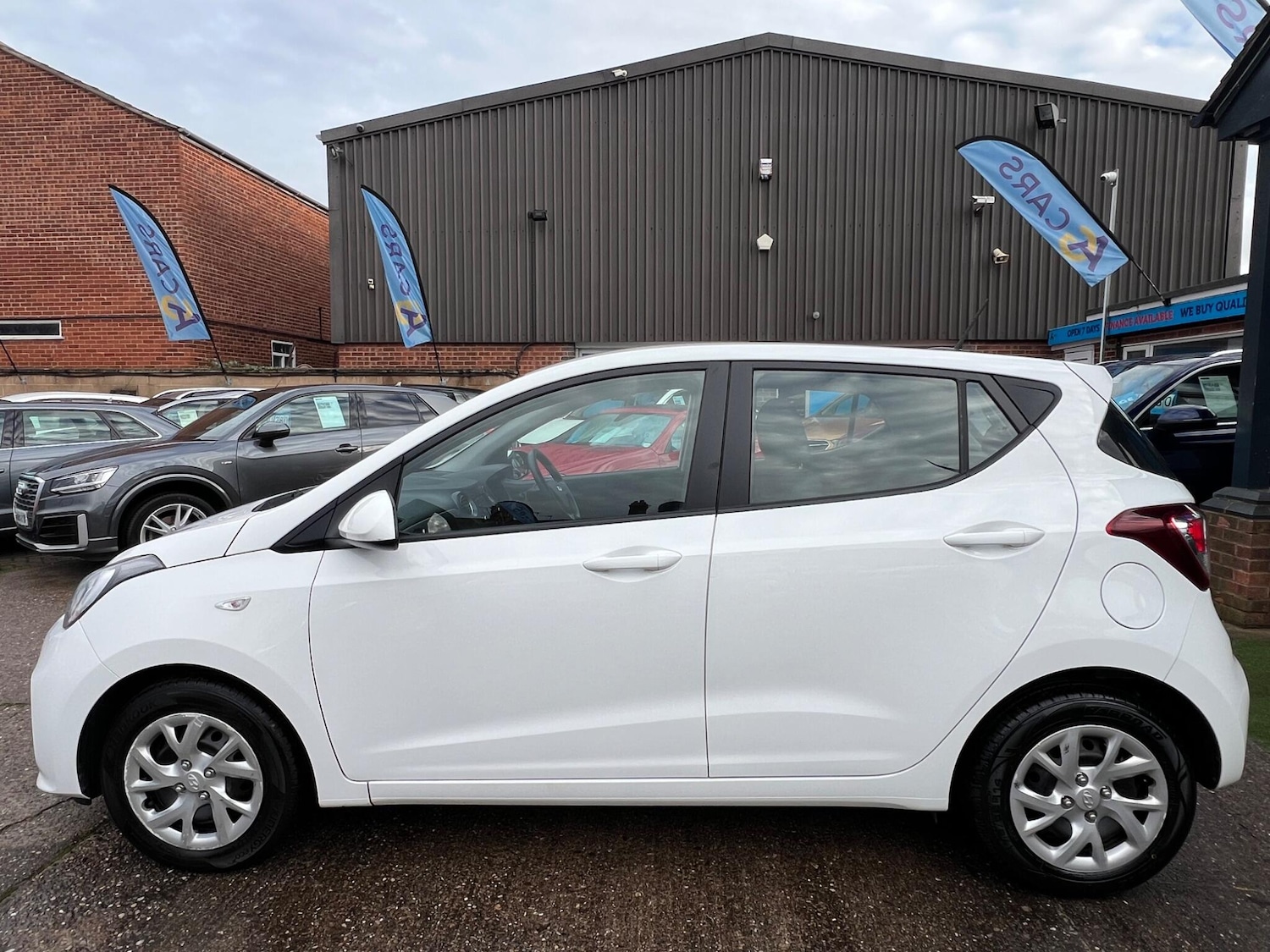 Used Hyundai i10 2018 for sale - 76832490: Photo 9