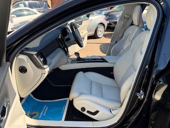 Used Volvo V60 Cross Country 2020 for sale - 78374928: Photo