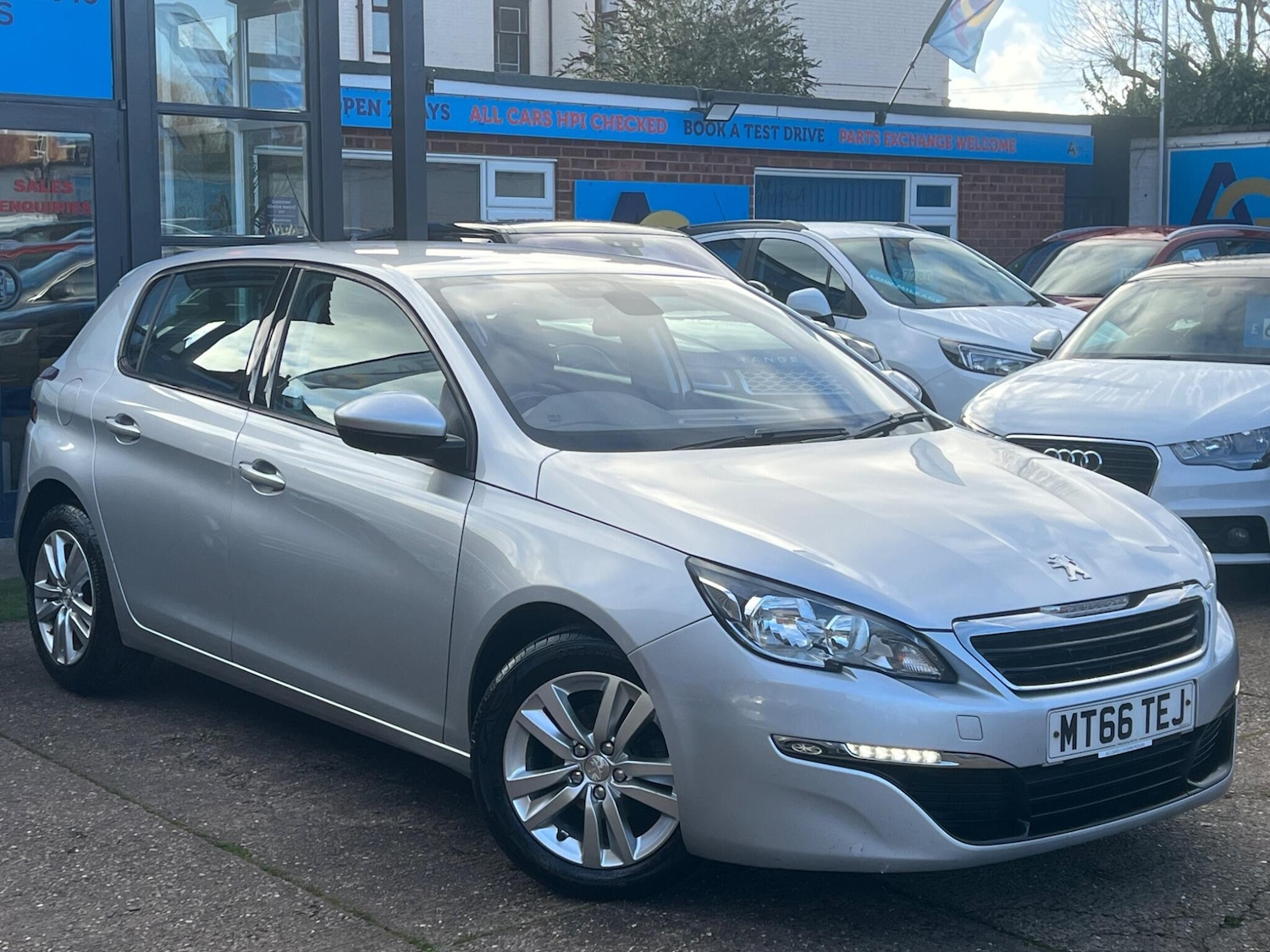 Used Peugeot 308 2017 for sale - 76832238: Photo 13