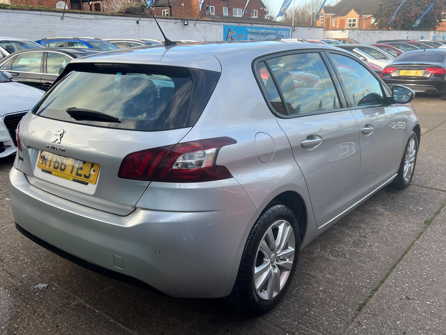 Used Peugeot 308 2017 for sale - 76832238: Photo 46