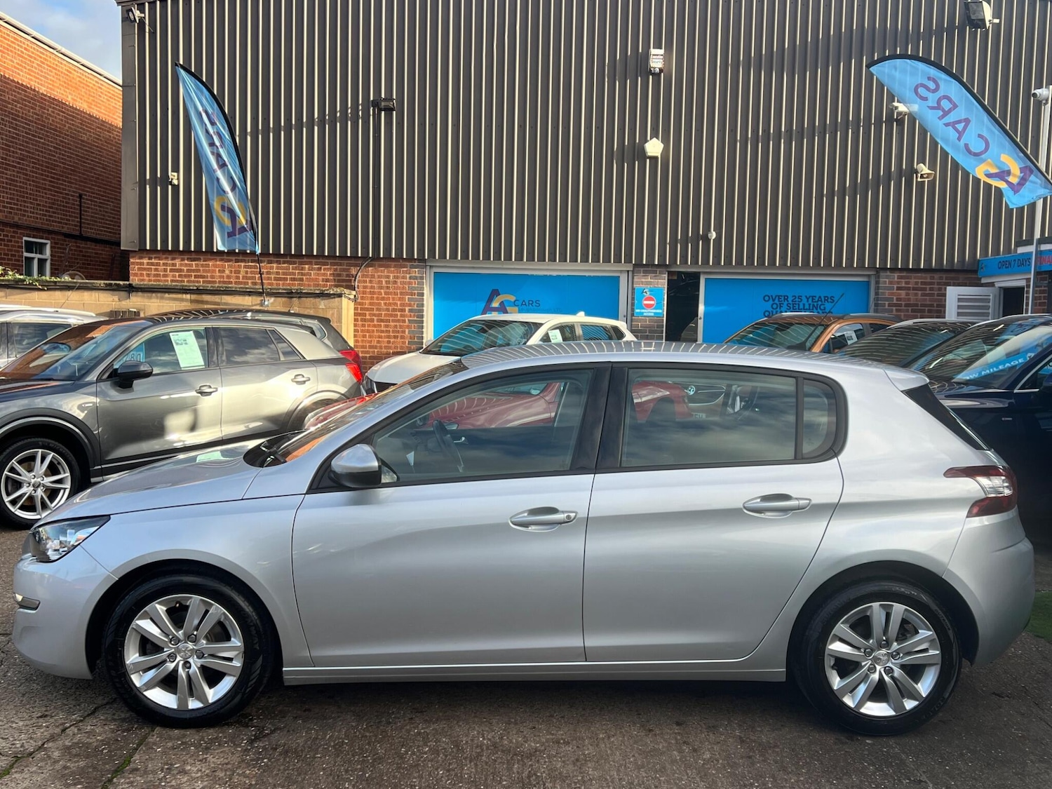 Used Peugeot 308 2017 for sale - 76832238: Photo 9