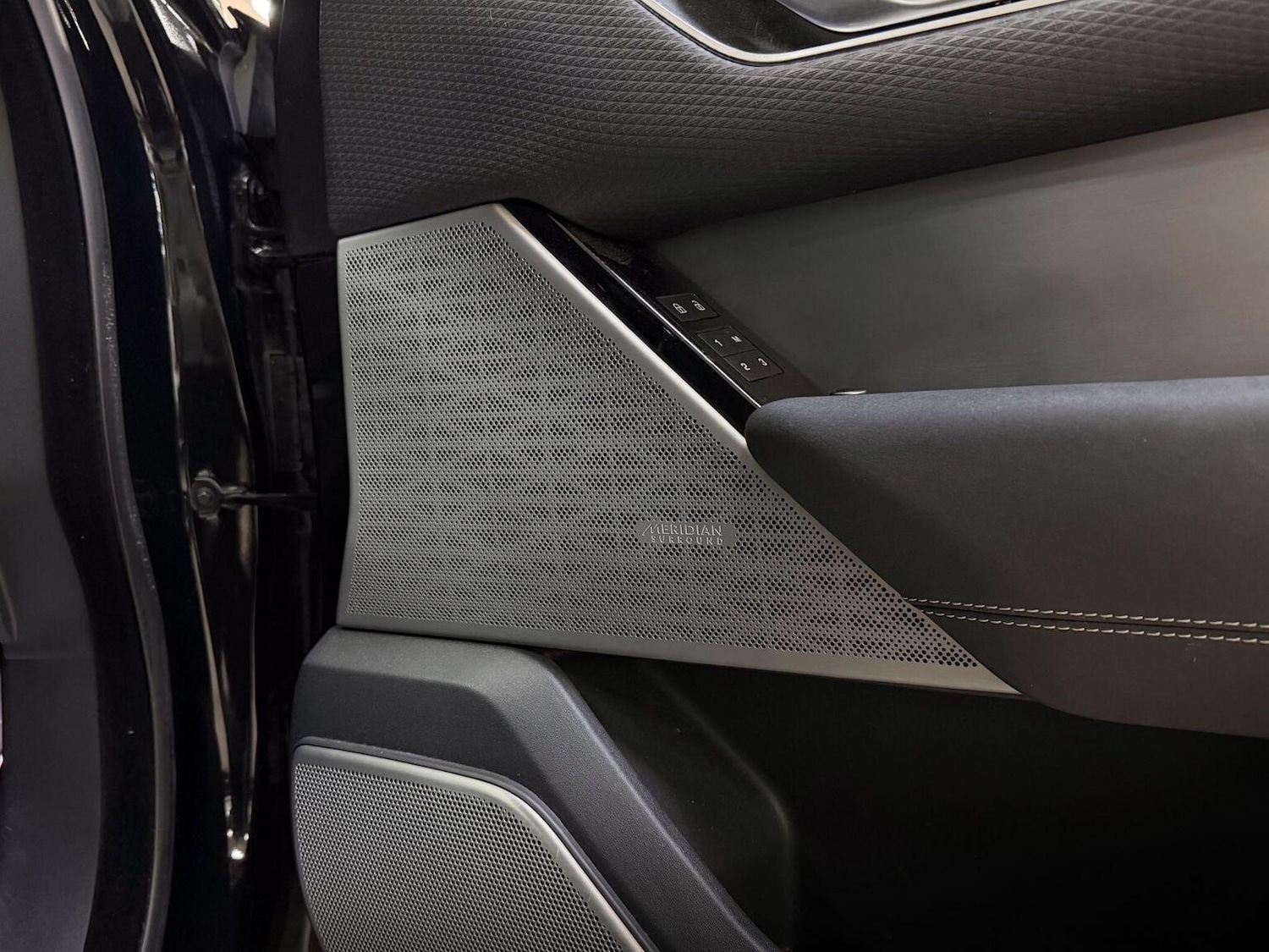 Used Land Rover Range Rover Velar 2023 for sale - 77822378: Photo 22