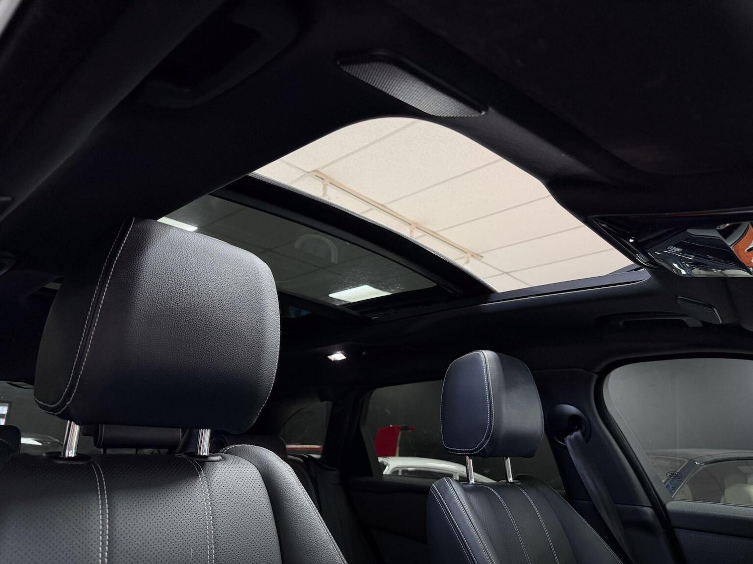 Used Land Rover Range Rover Velar 2023 for sale - 77822378: Photo 29