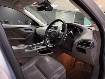 Used Jaguar F-Pace 2019 for sale - 77118674: Photo