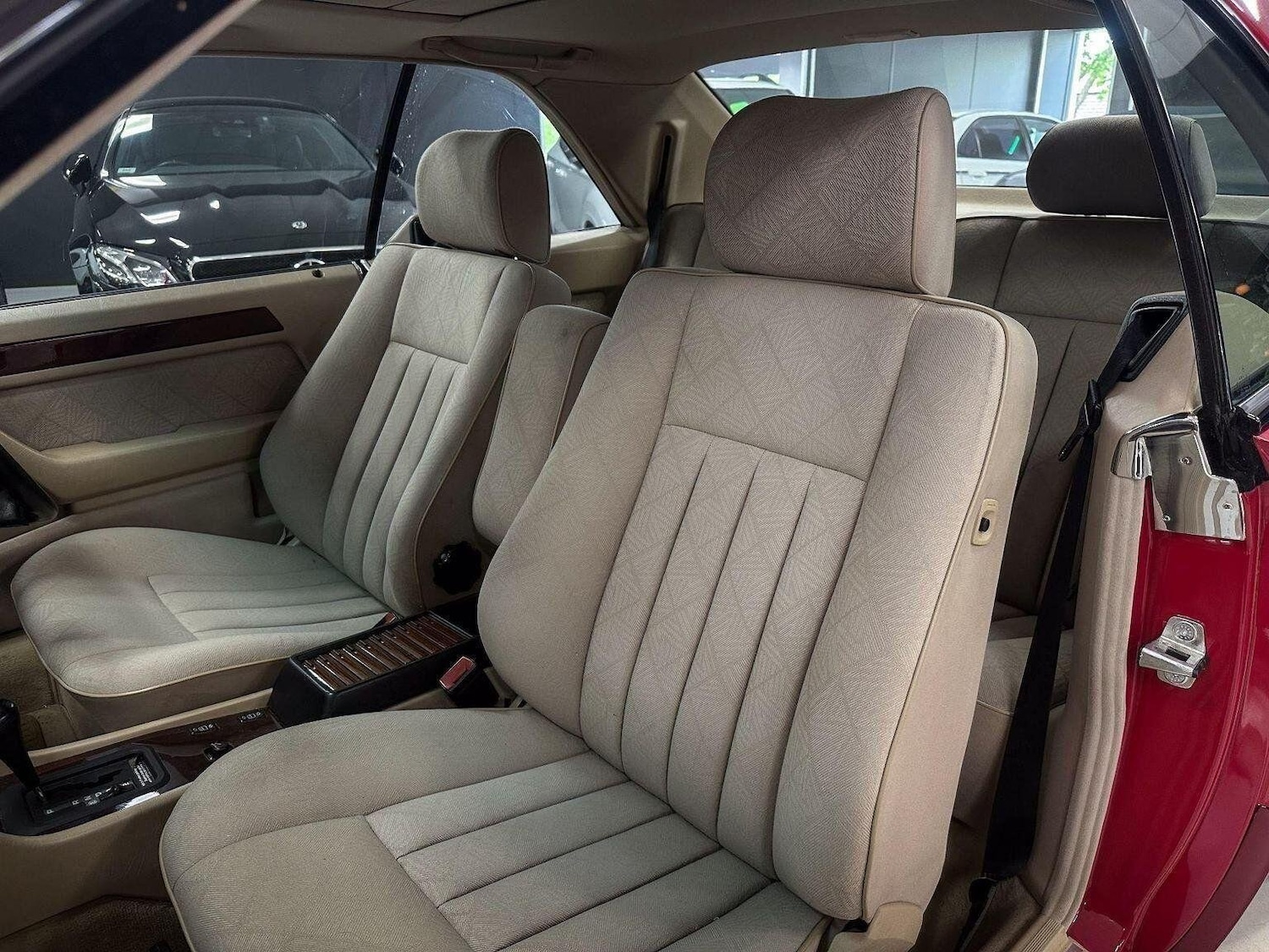 Used Mercedes-Benz E Class 1993 for sale - 76793790: Photo 25