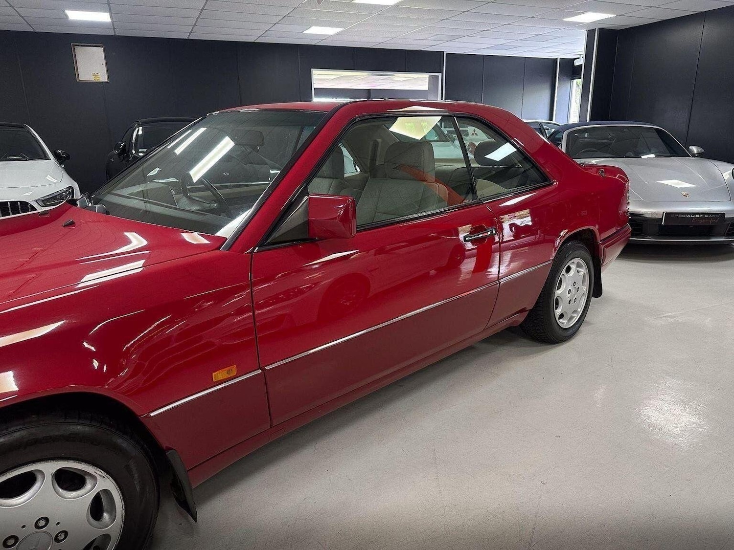 Used Mercedes-Benz E Class 1993 for sale - 76687269: Photo 10