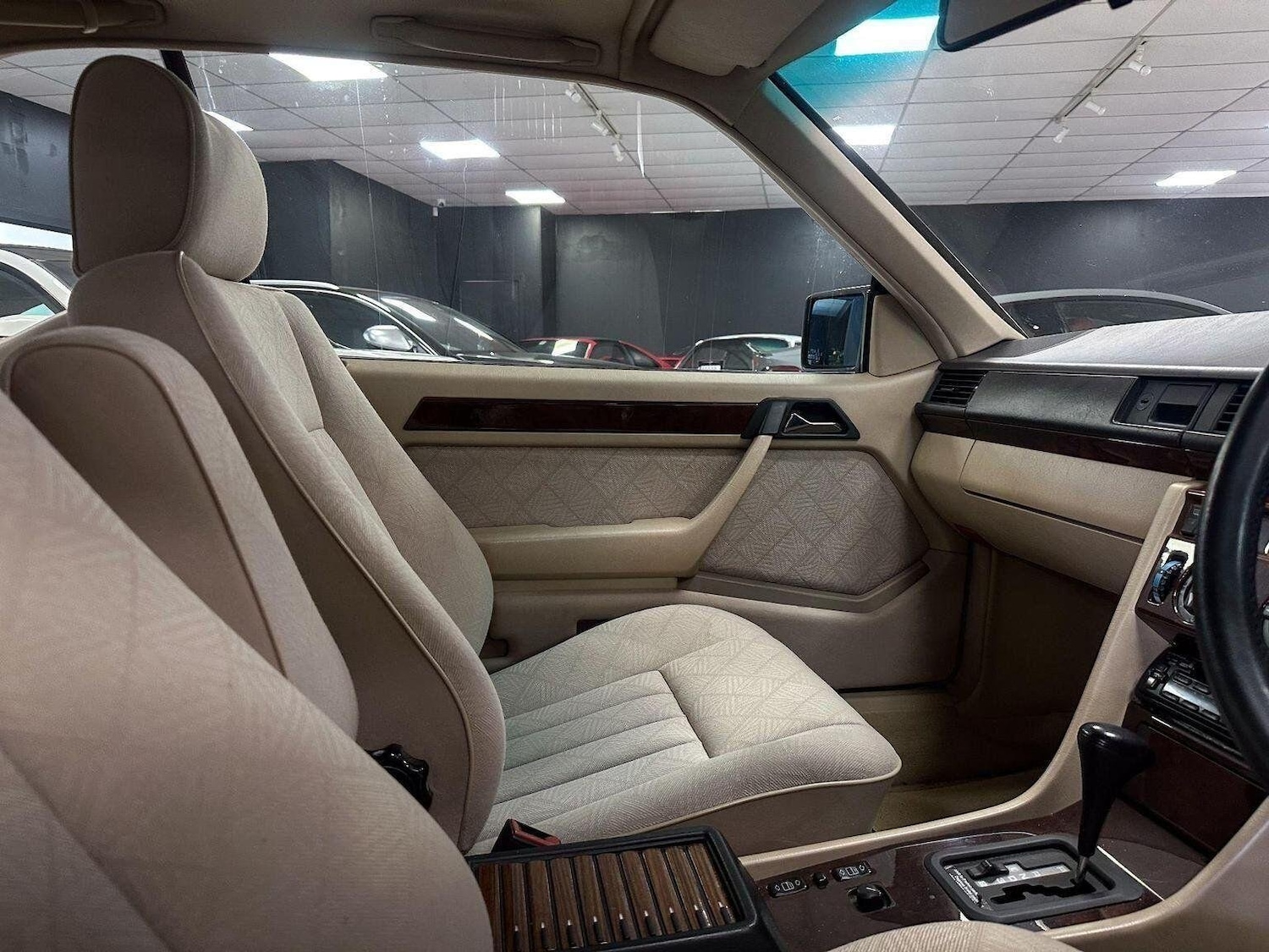 Used Mercedes-Benz E Class 1993 for sale - 76687269: Photo 14