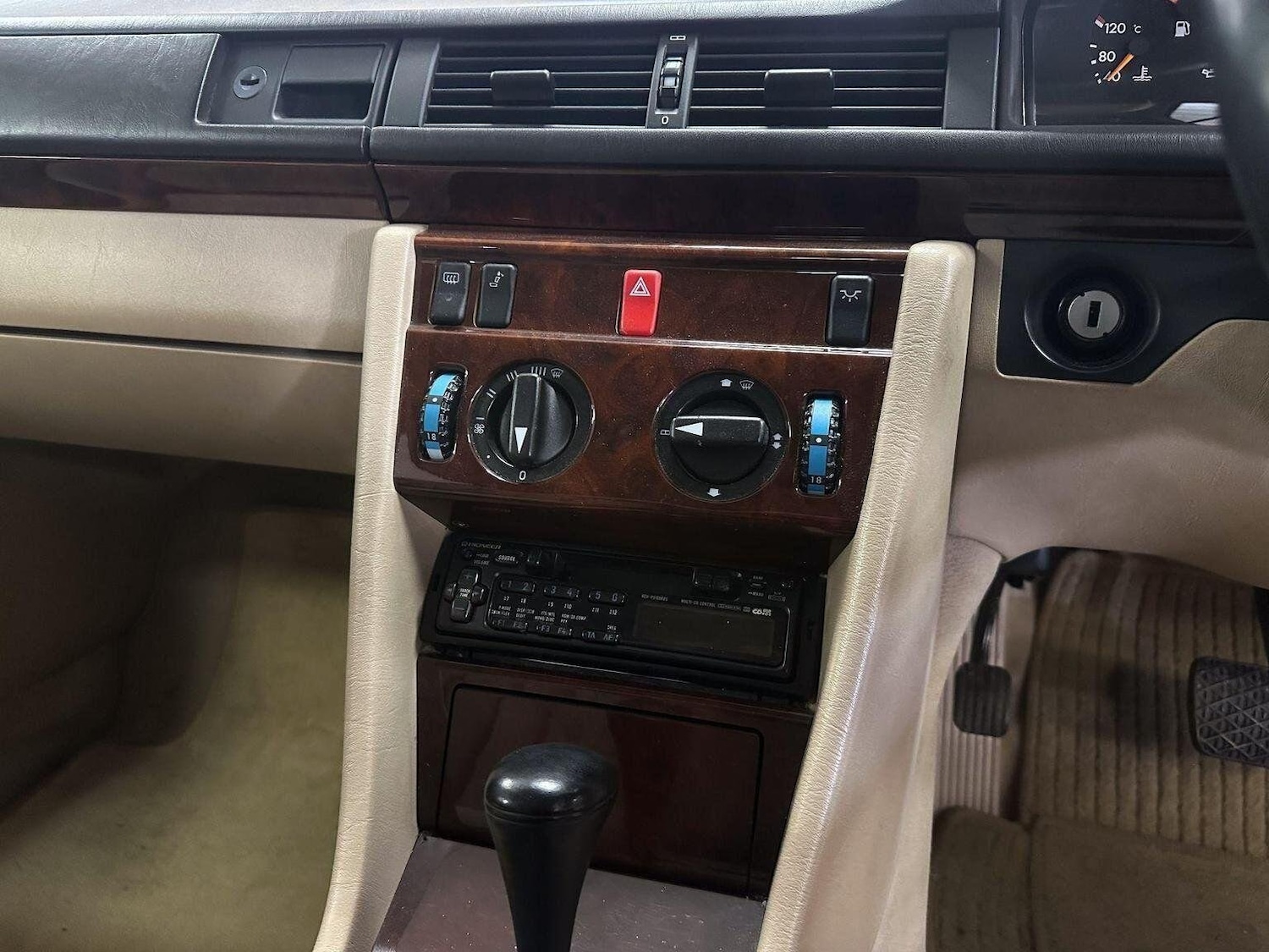 Used Mercedes-Benz E Class 1993 for sale - 76687269: Photo 17