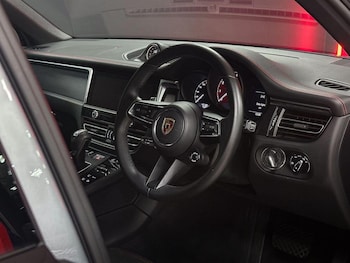 Used Porsche Macan 2022 for sale - 76007379: Photo
