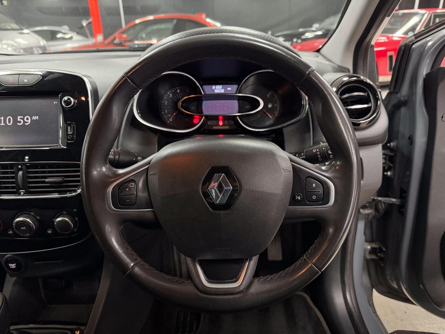 Used Renault Clio 2018 for sale - 76656370: Photo 20