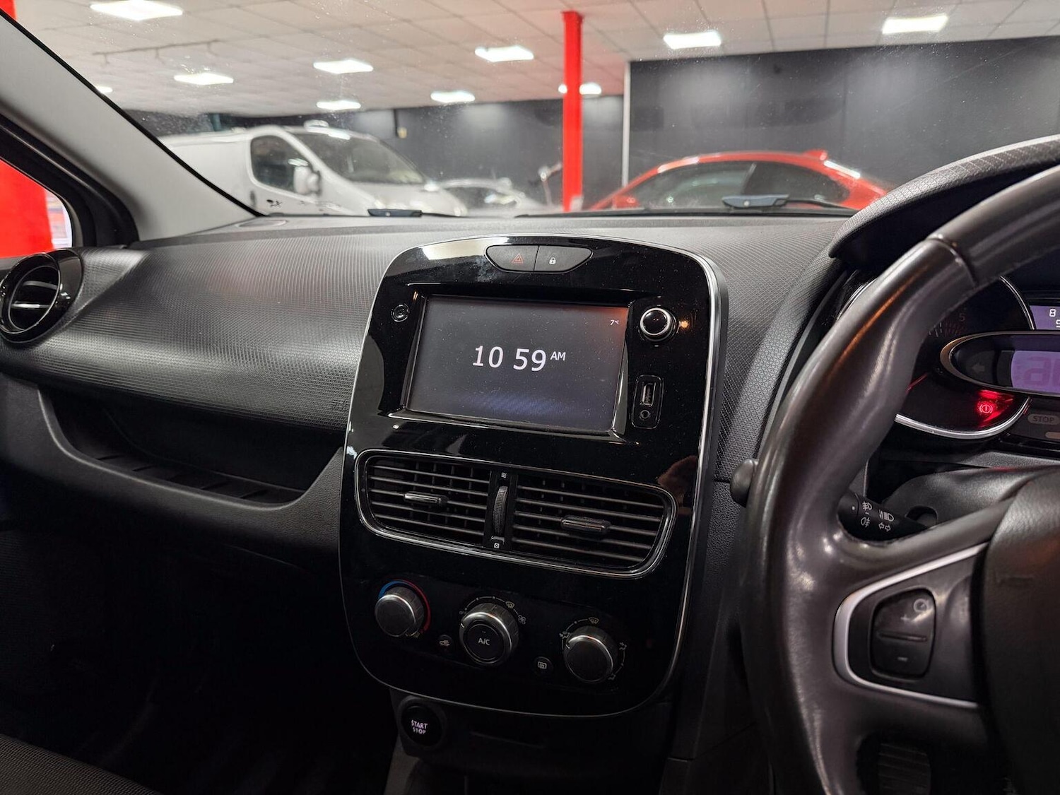 Used Renault Clio 2018 for sale - 76656370: Photo 23