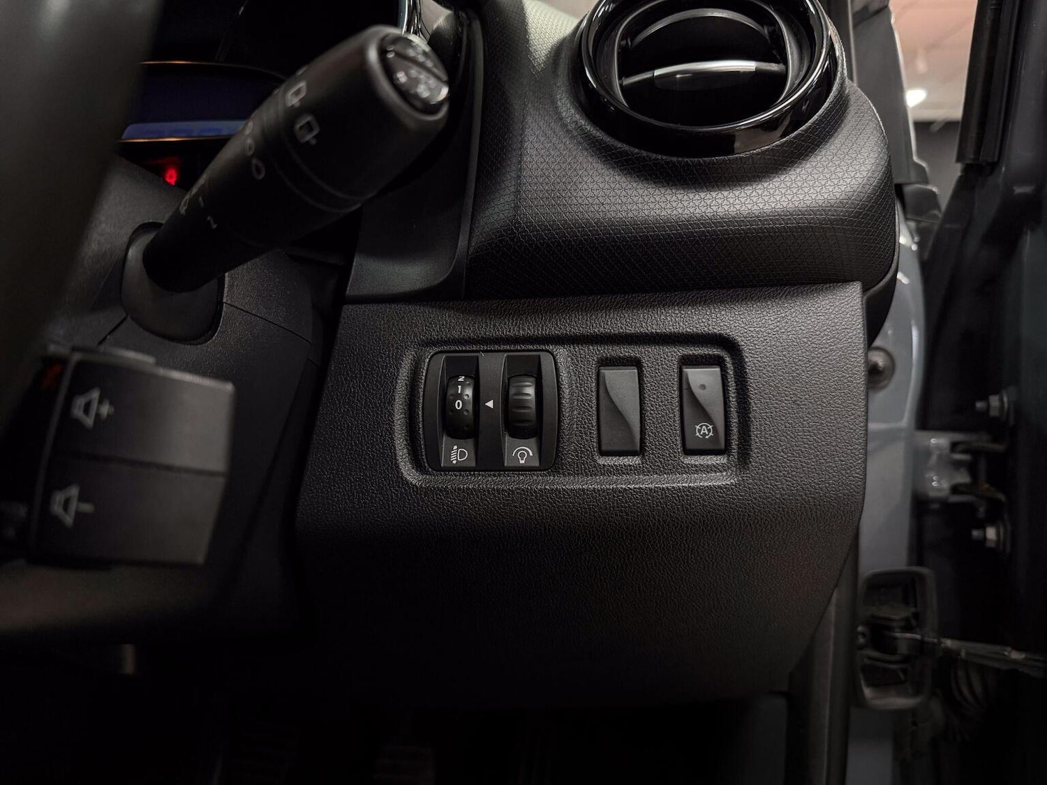 Used Renault Clio 2018 for sale - 76656370: Photo 25