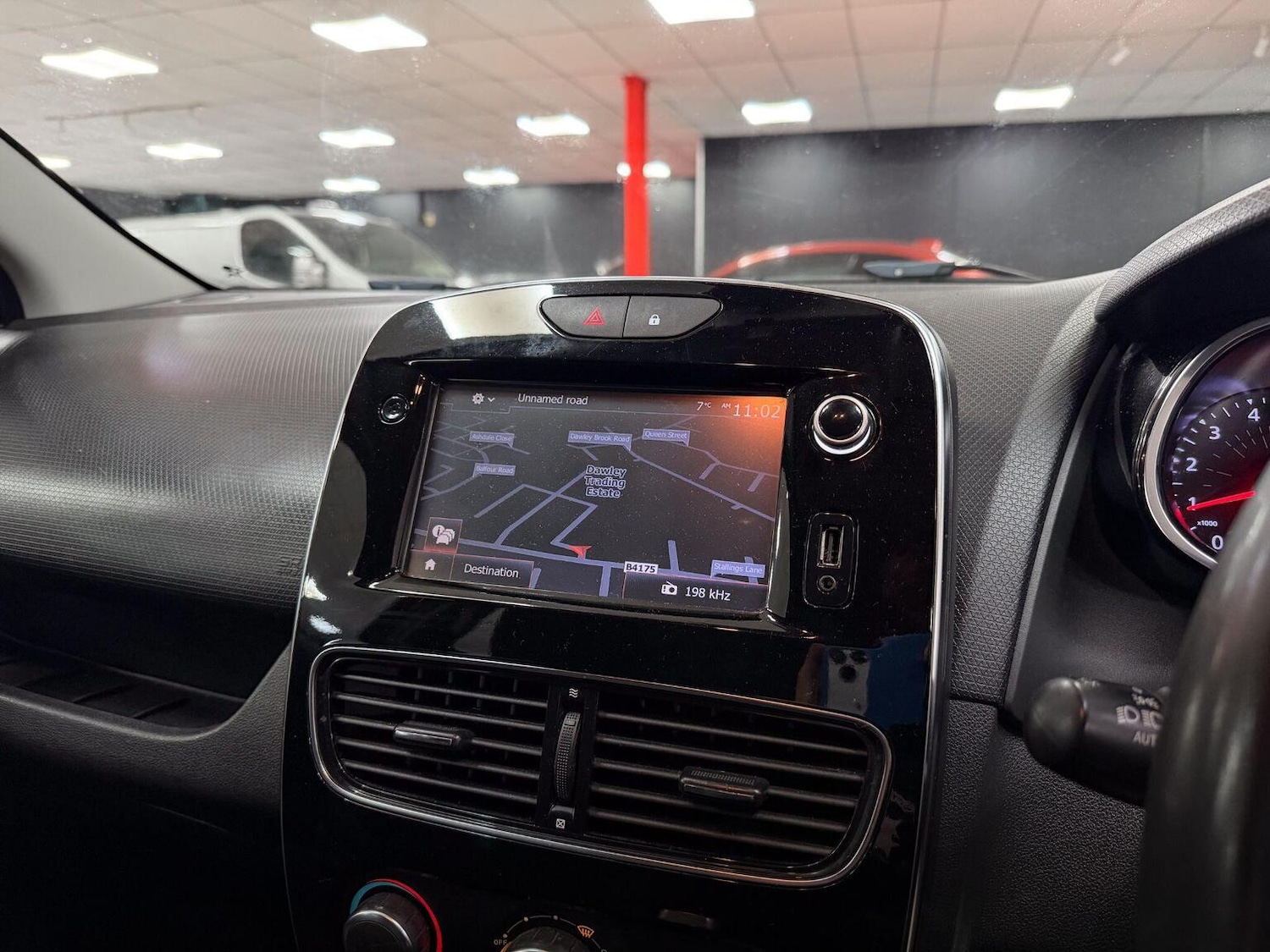 Used Renault Clio 2018 for sale - 76656370: Photo 29