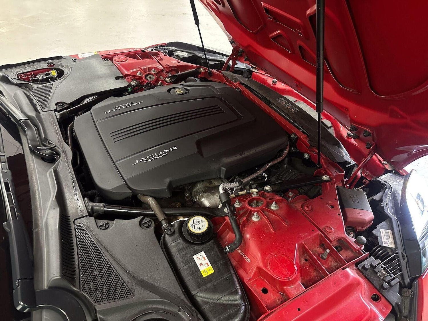 Used Jaguar F-Type 2018 for sale - 76769240: Photo 24