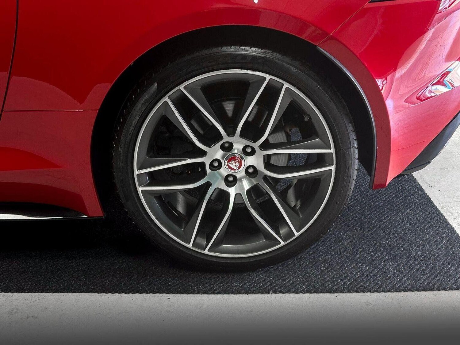 Used Jaguar F-Type 2018 for sale - 76769240: Photo 25