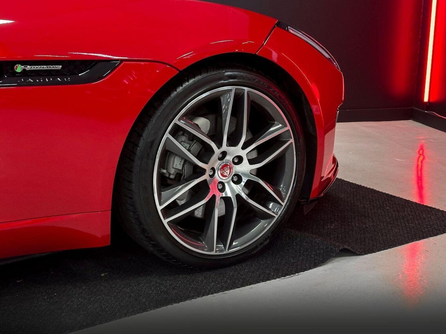 Used Jaguar F-Type 2018 for sale - 76769240: Photo 28