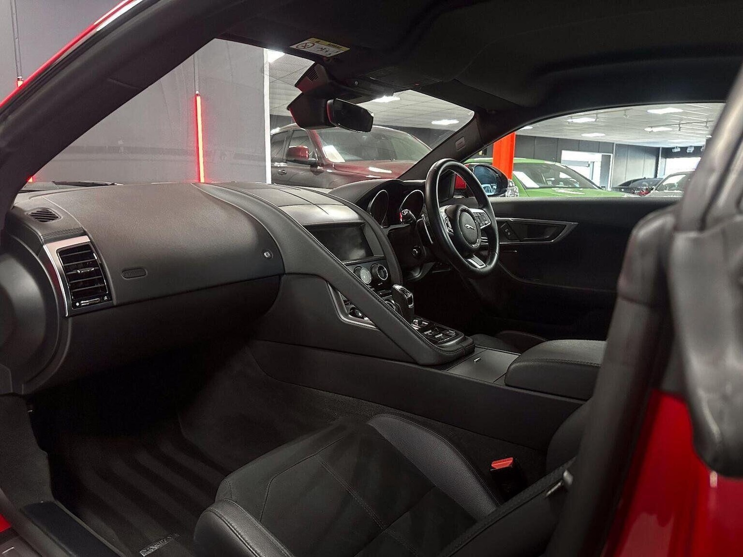 Used Jaguar F-Type 2018 for sale - 76769240: Photo 32