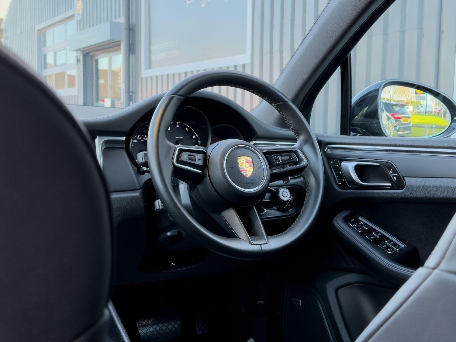 Used Porsche Macan 2022 for sale - 76712840: Photo 3