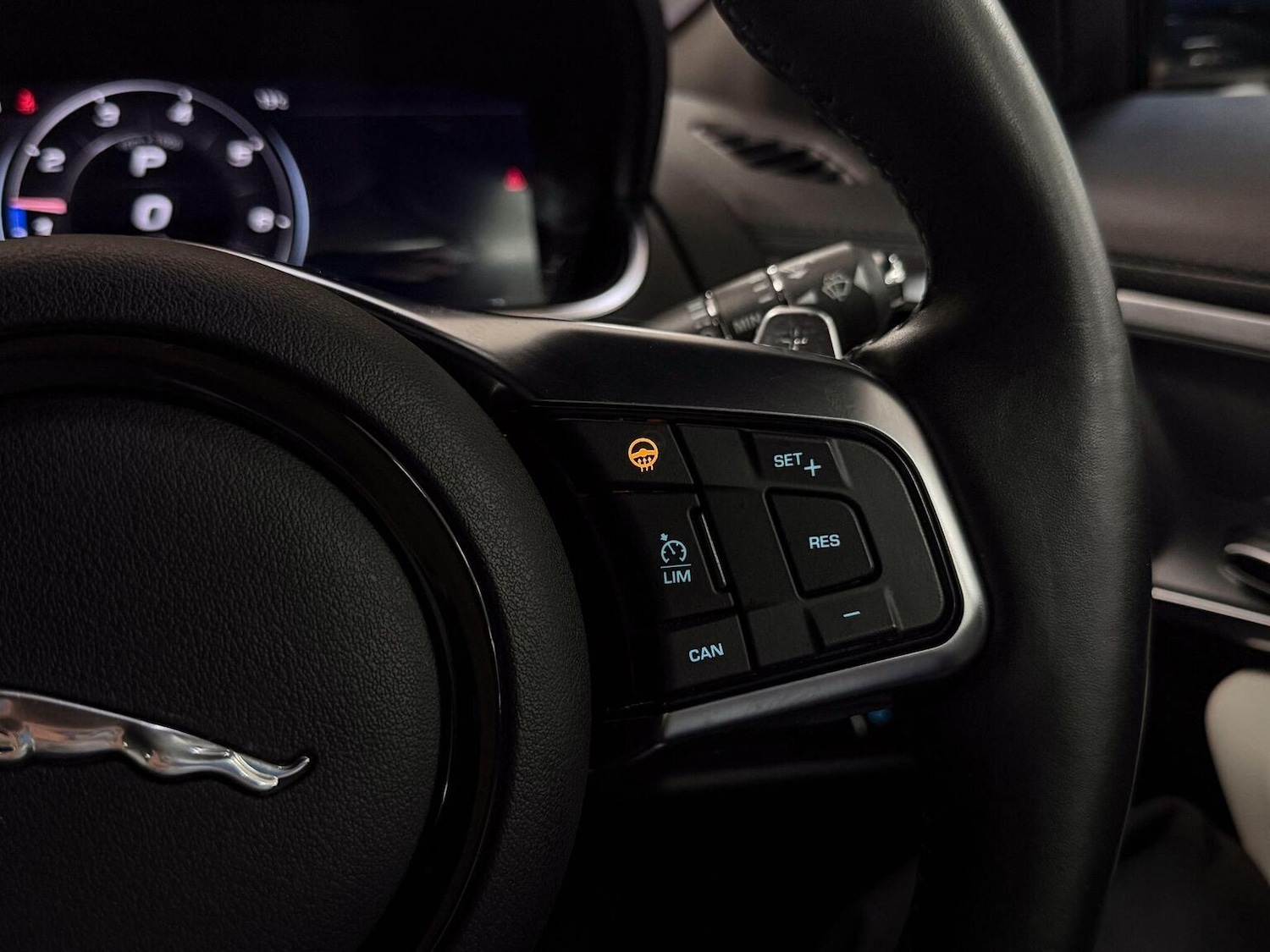 Used Jaguar F-Type 2020 for sale - 77643809: Photo 27