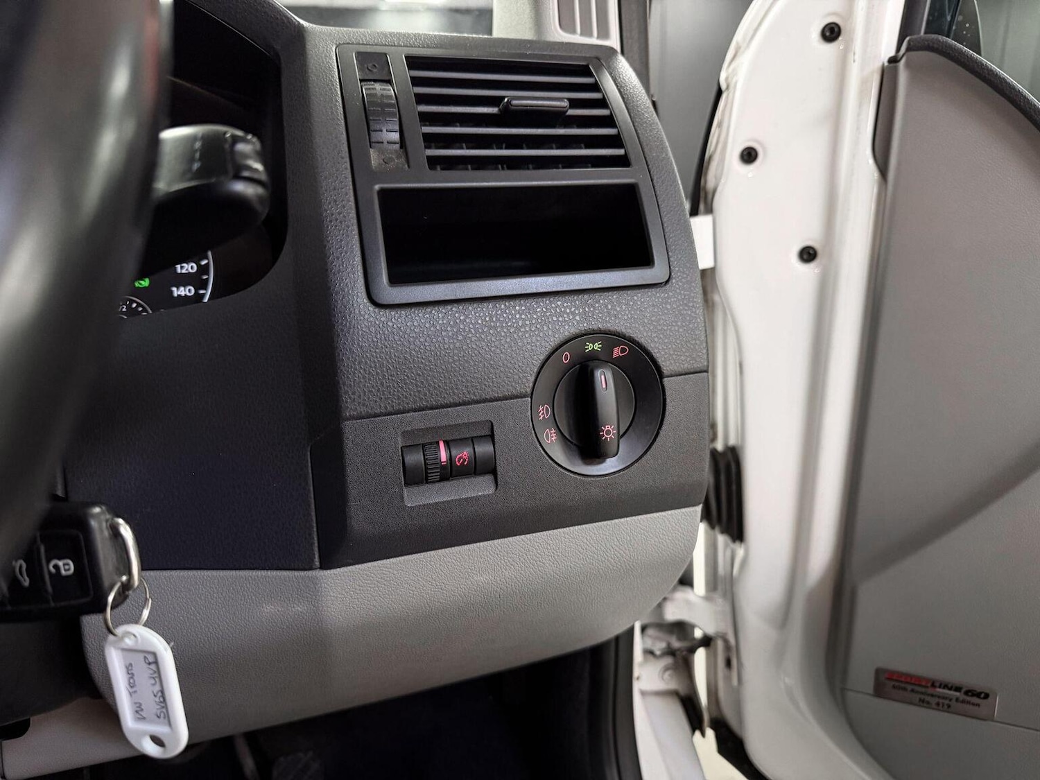 Used Volkswagen Transporter Sportline 2015 for sale - 77465730: Photo 30