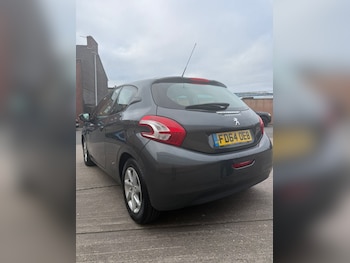 Used Peugeot 208 2014 for sale - 77073065: Photo