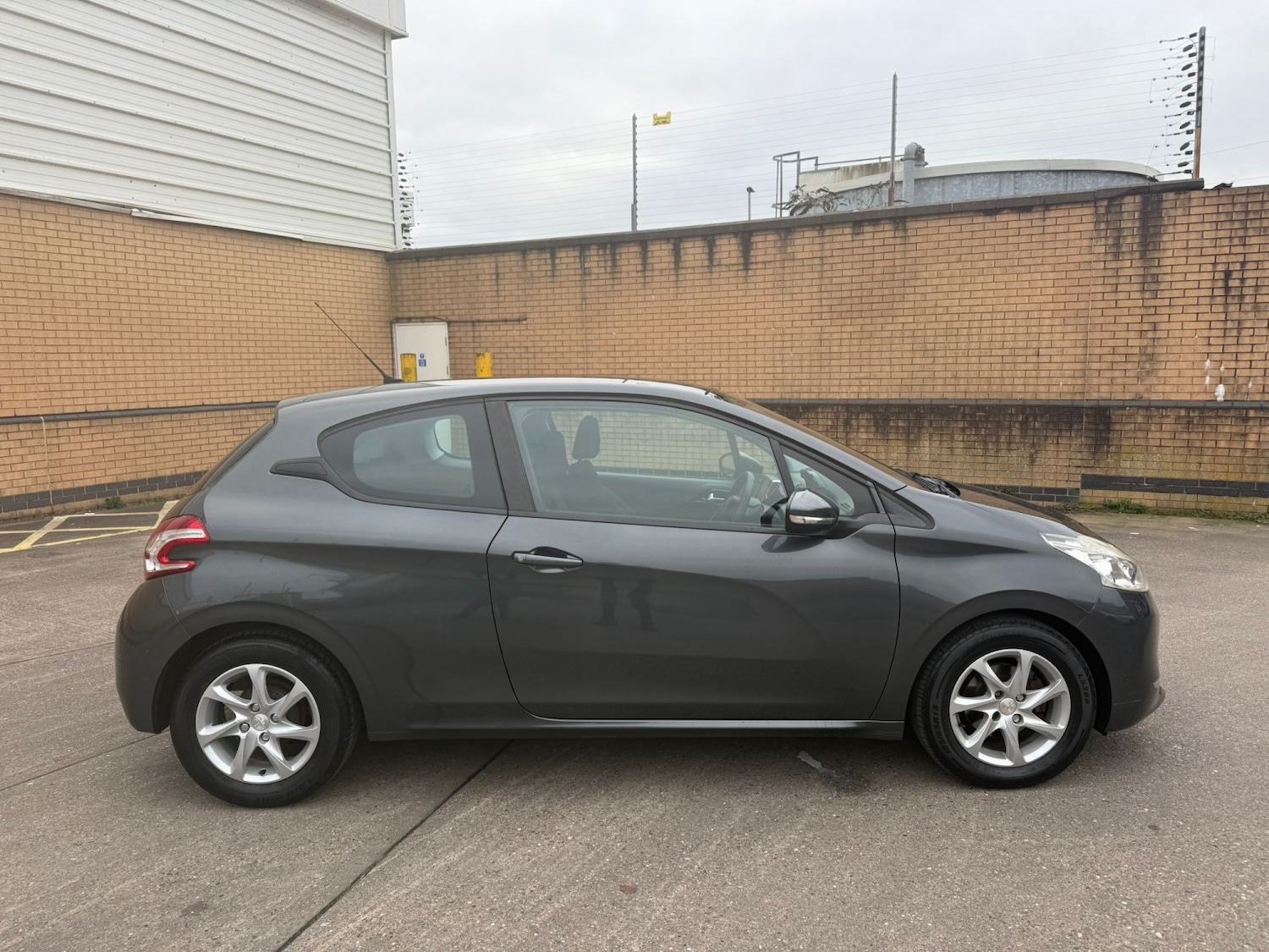 Used Peugeot 208 2014 for sale - 77073065: Photo 4
