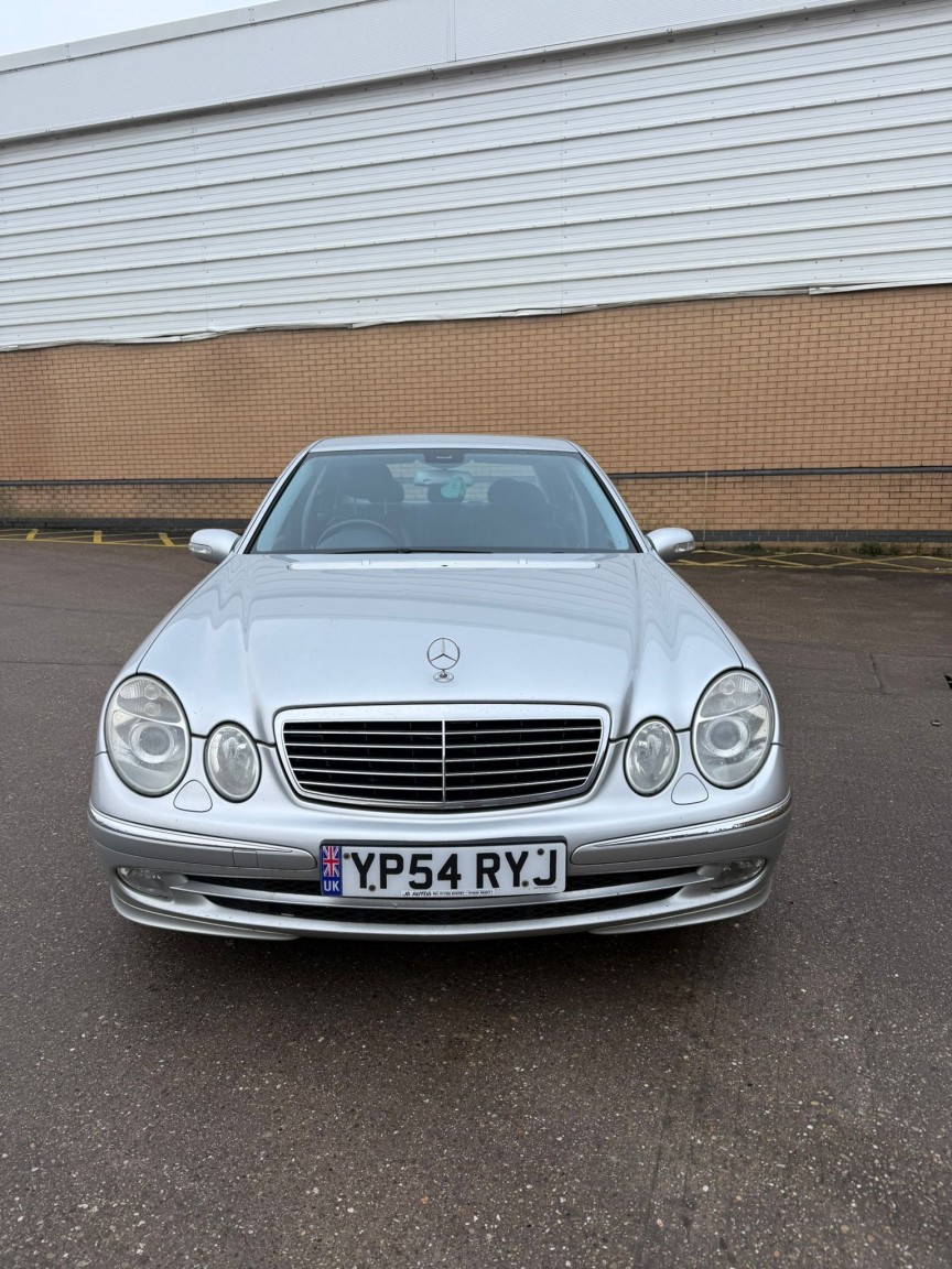 Used Mercedes-Benz E Class 2004 for sale - 77508509: Photo 2