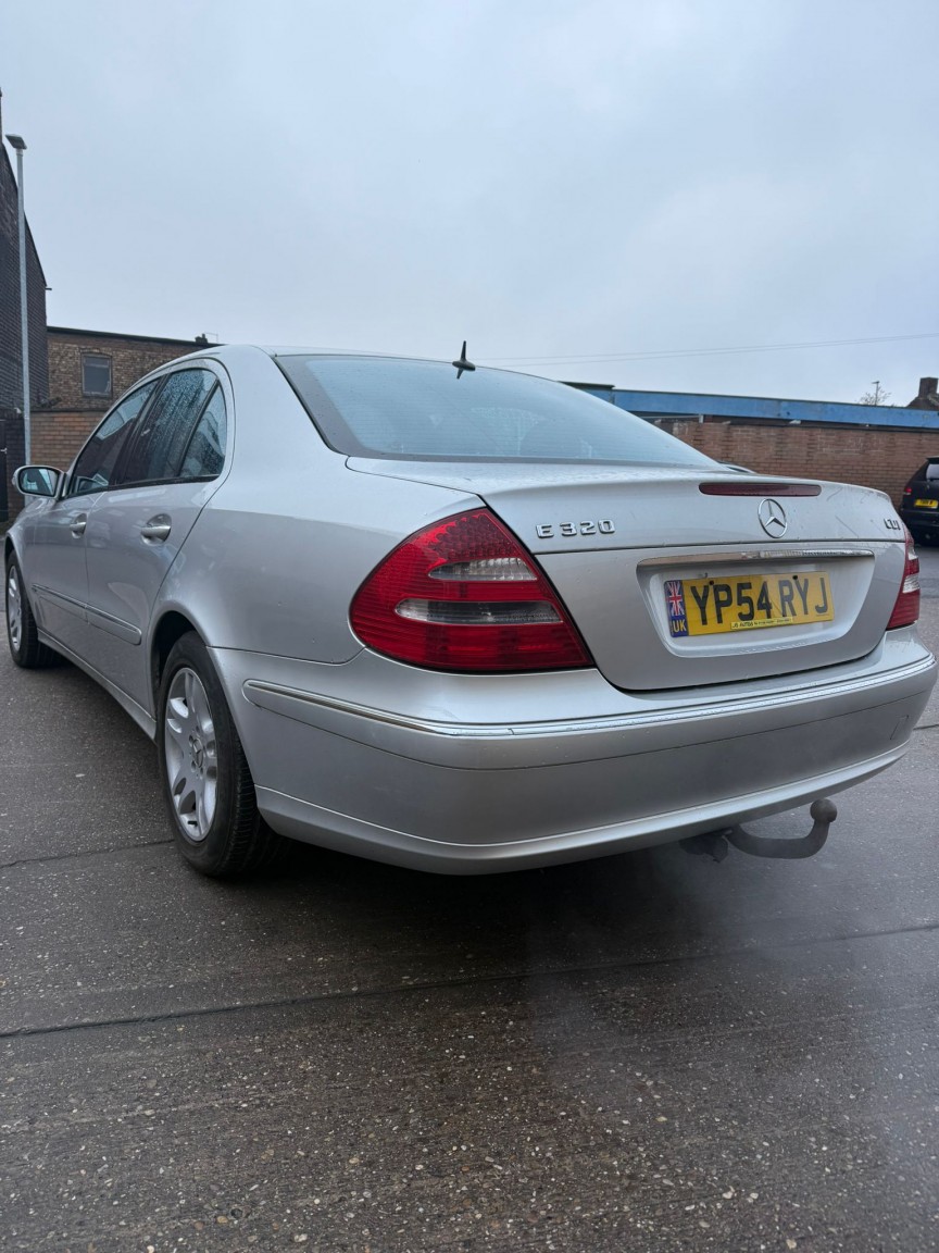 Used Mercedes-Benz E Class 2004 for sale - 77508509: Photo 3
