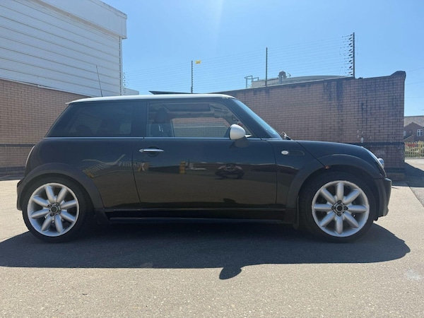 Used MINI Hatch 2004 for sale - 74640102: Photo 5
