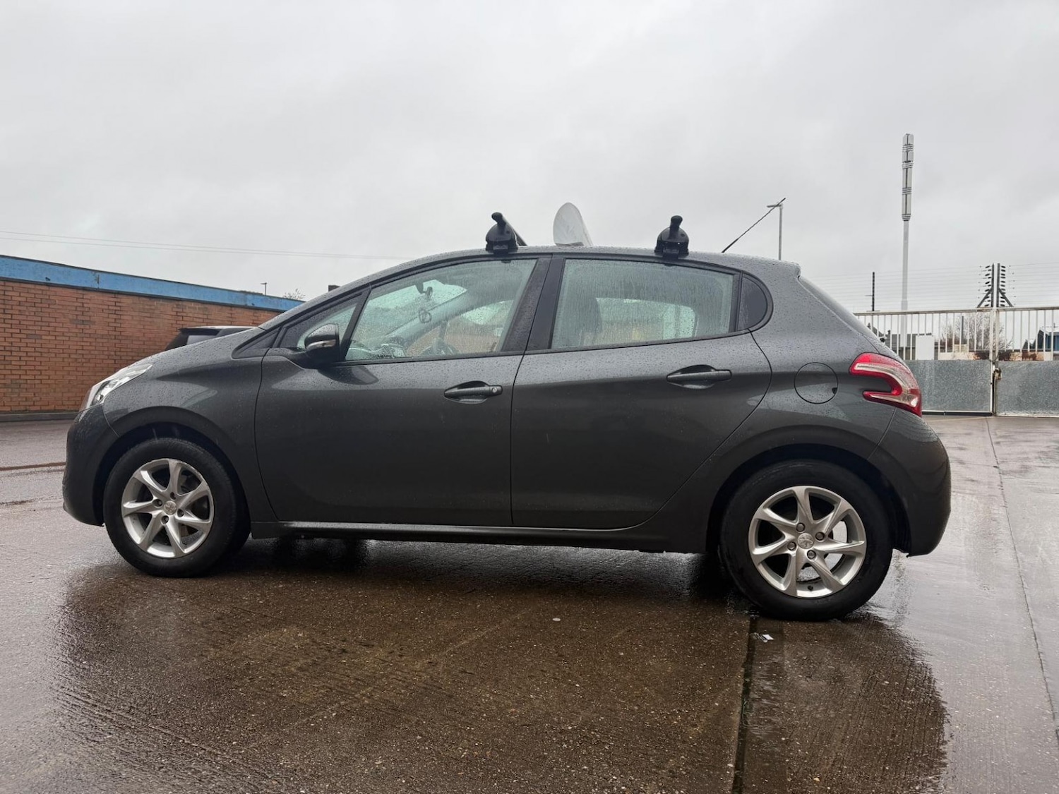 Used Peugeot 208 2015 for sale - 76941742: Photo 6