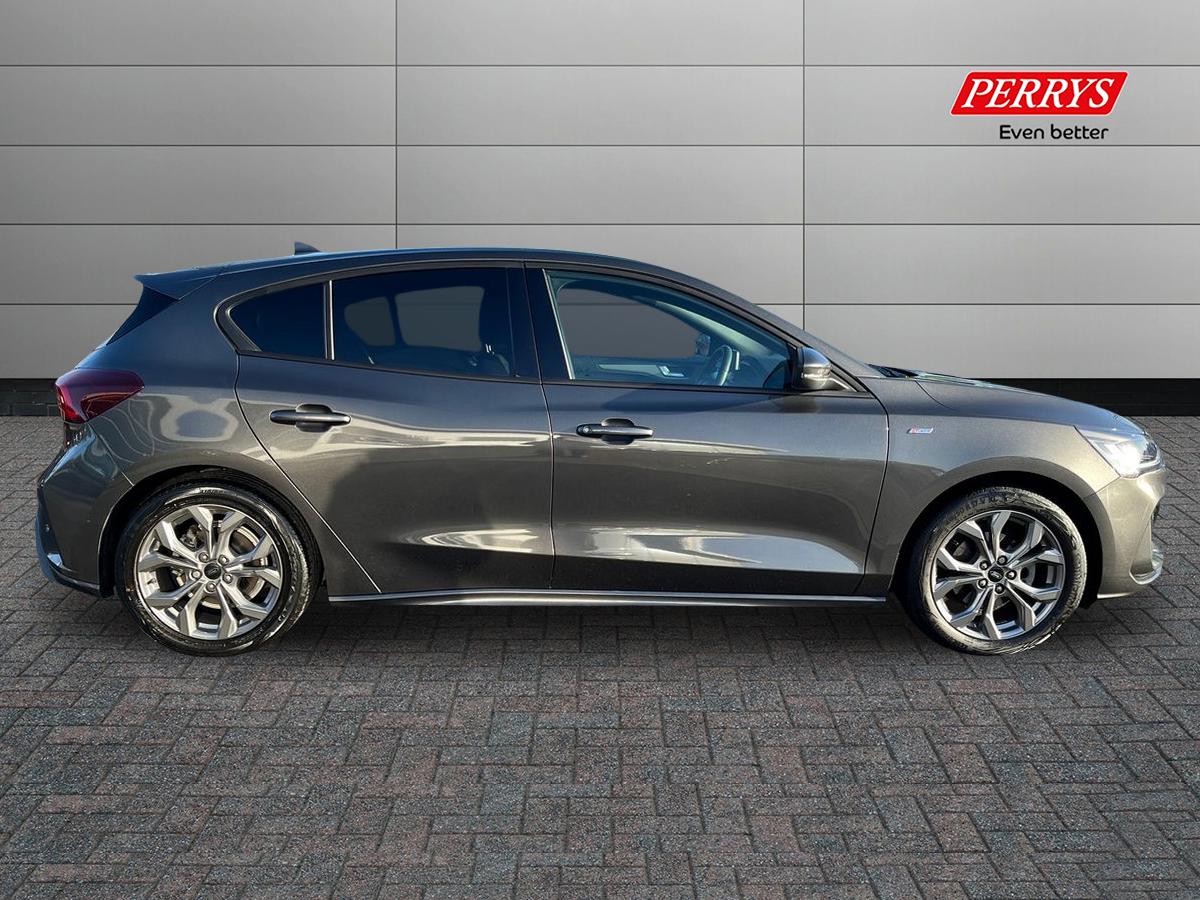 Used Ford Focus 2022 for sale - 77012087: Photo 3