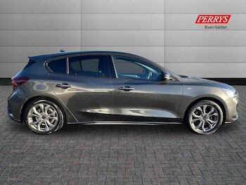 Used Ford Focus 2022 for sale - 77012087: Photo