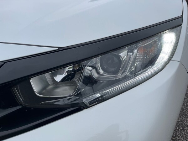 Used Honda Civic 2018 for sale - 76272525: Photo 14