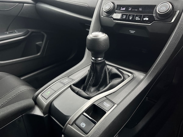 Used Honda Civic 2018 for sale - 76272525: Photo 18