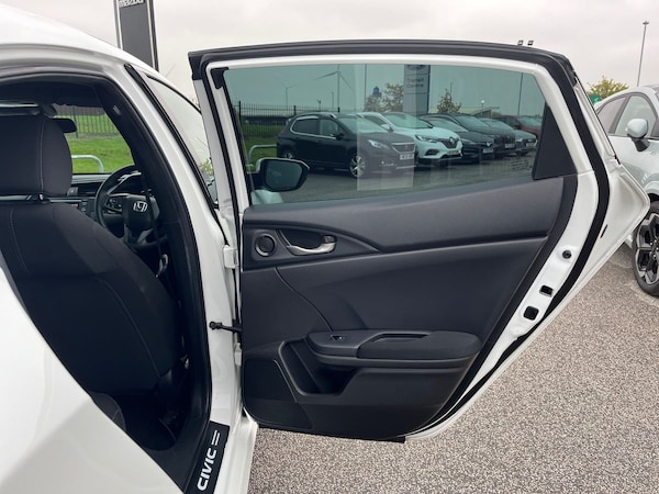 Used Honda Civic 2018 for sale - 76272525: Photo 28