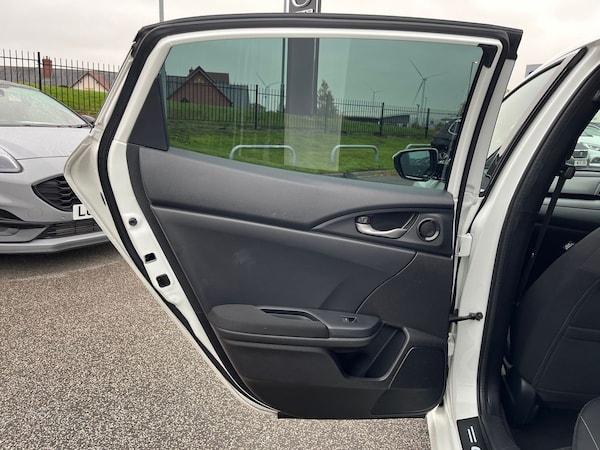 Used Honda Civic 2018 for sale - 76272525: Photo 29